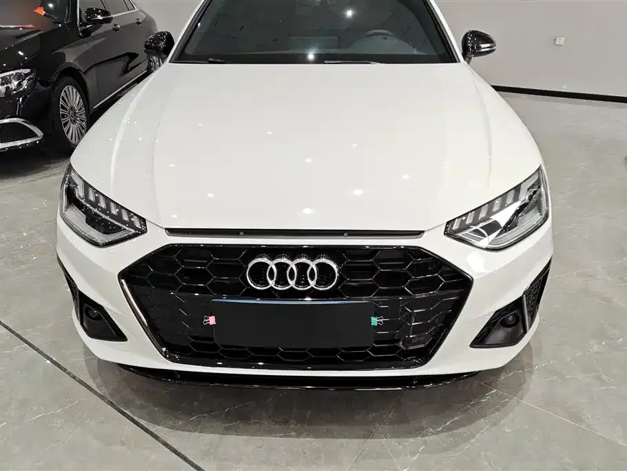 Audi A4L 2023 из CN, фото 2