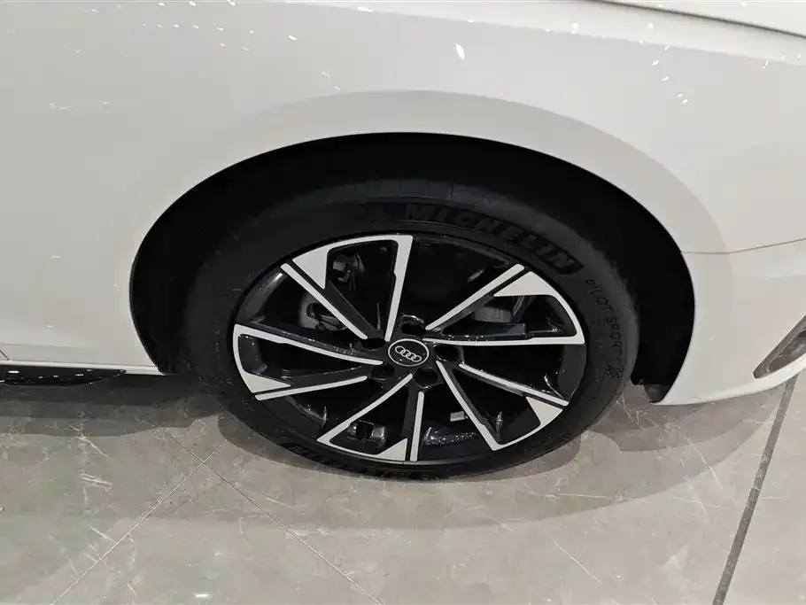 Audi A4L 2023 из CN, фото 6