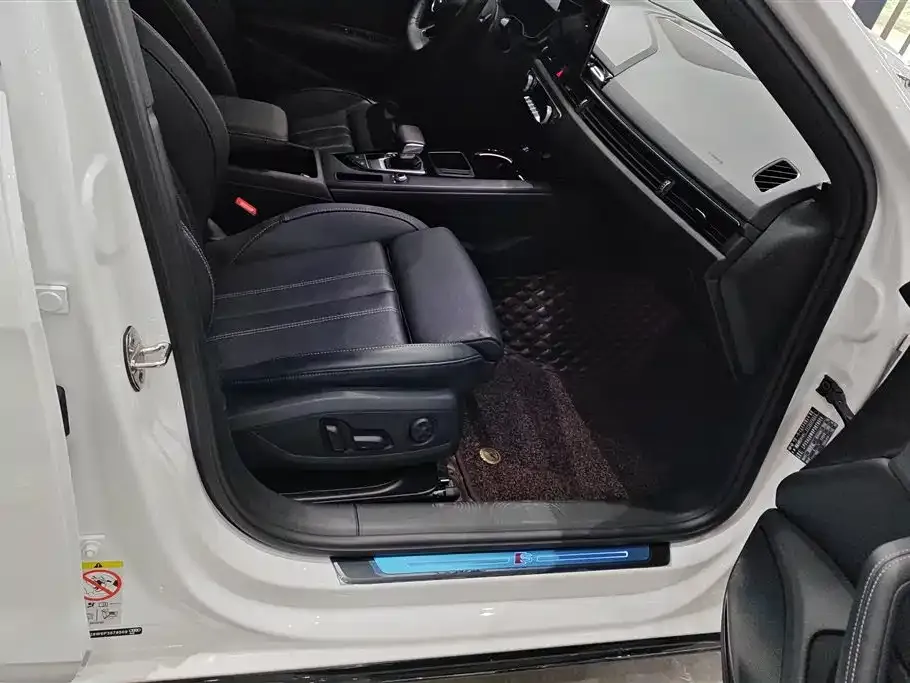 Audi A4L 2023 из CN, фото 8