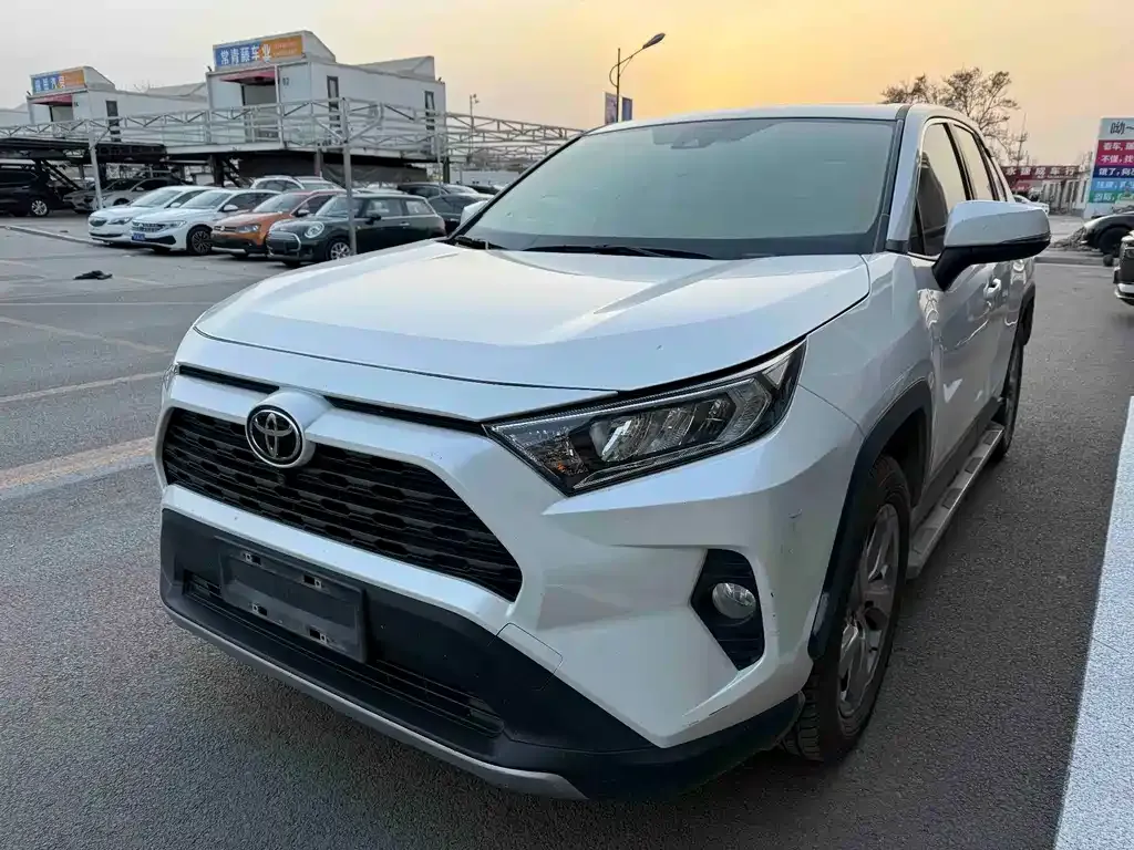 Toyota RAV4 2022 из CN, фото 1