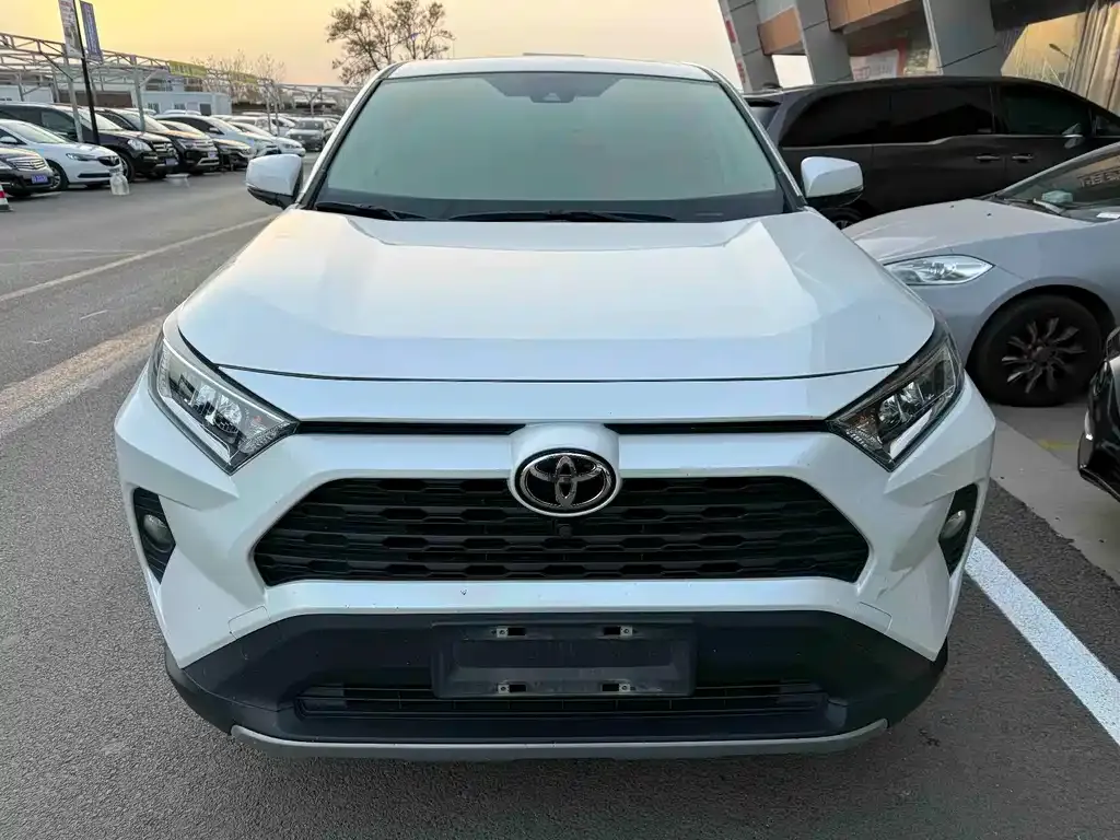 Toyota RAV4 2022 из CN, фото 2