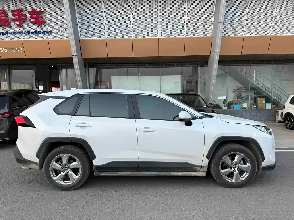 Toyota RAV4 2022 из CN, фото 3