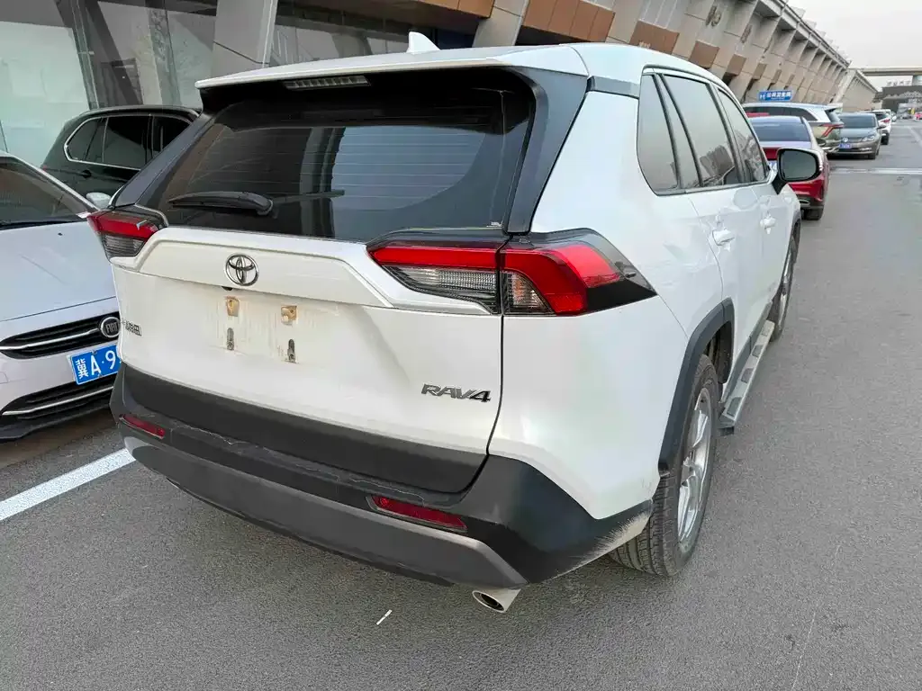 Toyota RAV4 2022 из CN, фото 4