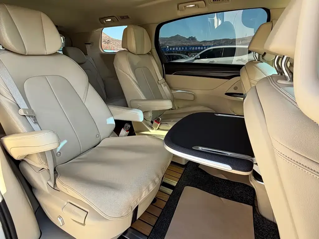 Buick GL8 2024 из CN, фото 6