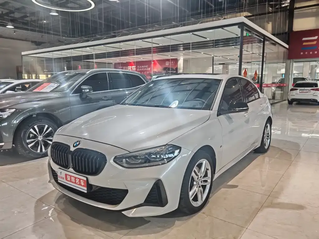 BMW 1 Series 2021 из CN, фото 1