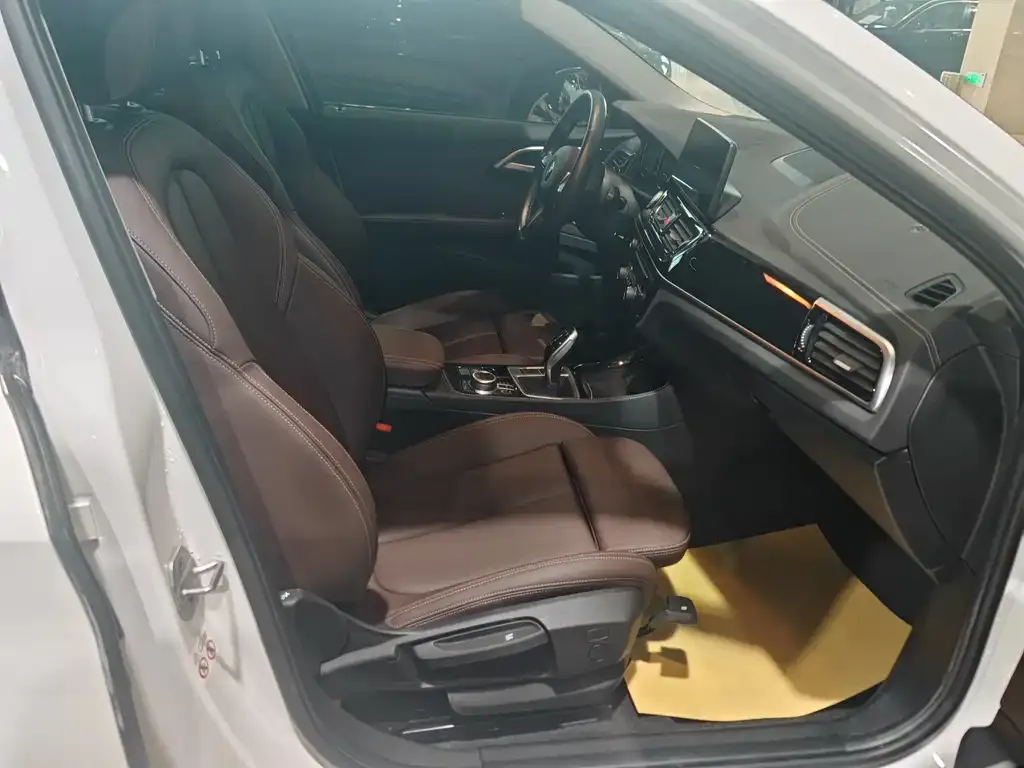 BMW 1 Series 2021 из CN, фото 9