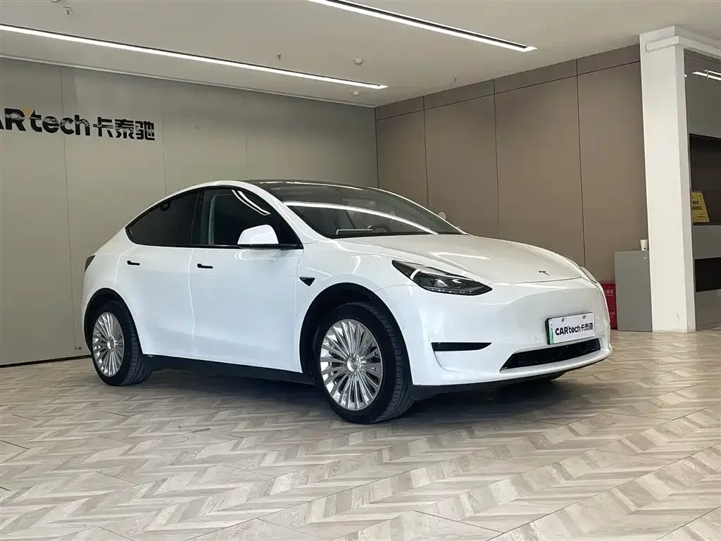 Tesla Model Y 2023 из CN, фото 2
