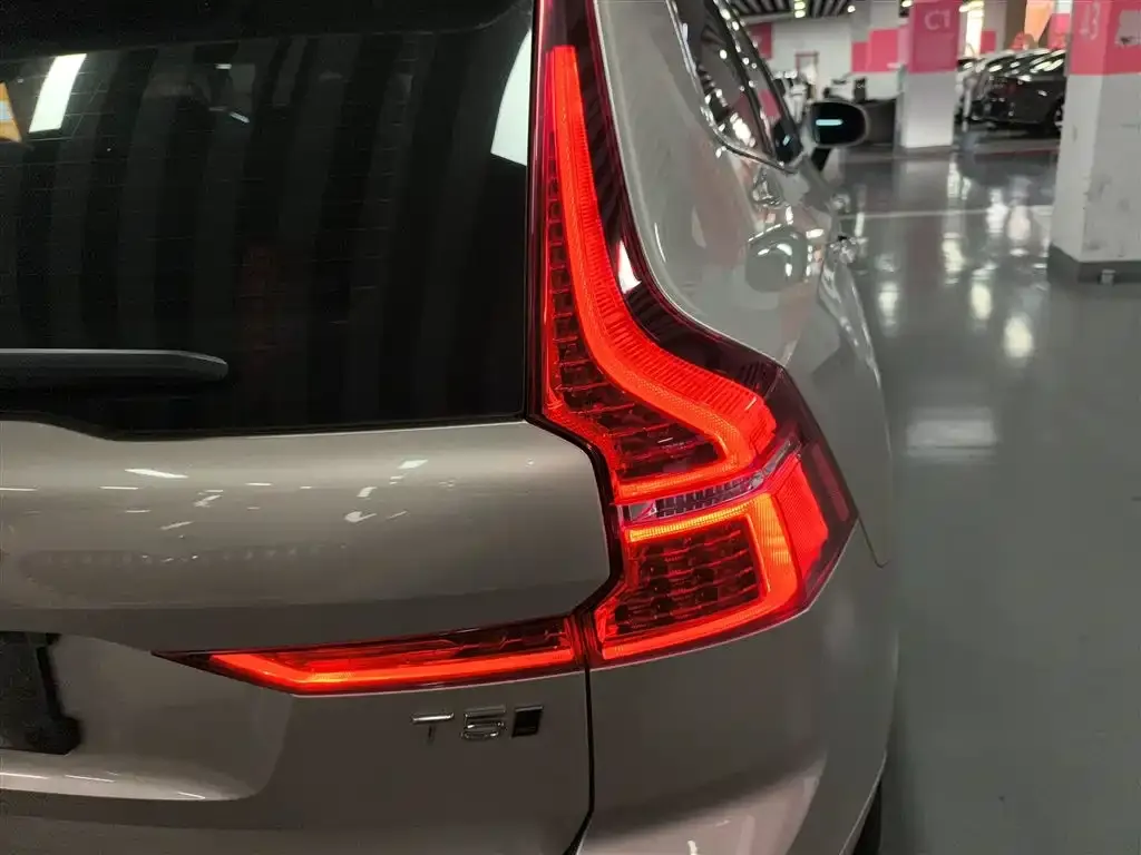 Volvo XC60 2021 из CN, фото 8