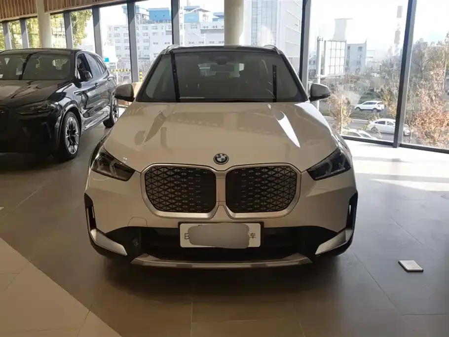 BMW iX1 2023 из CN, фото 2