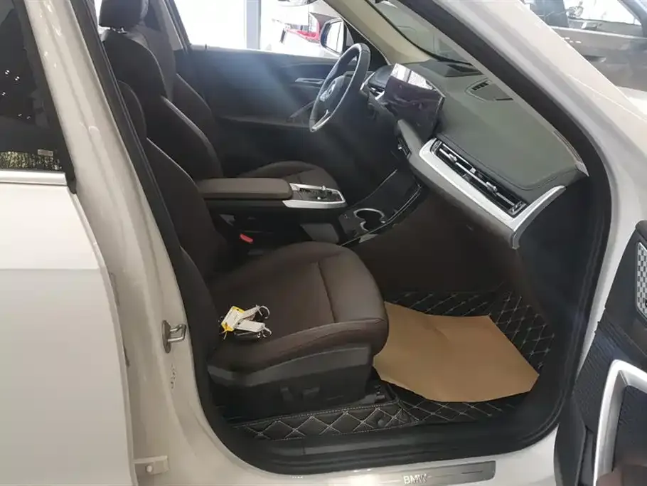 BMW iX1 2023 из CN, фото 8
