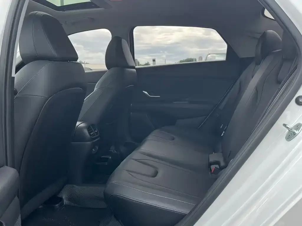 Hyundai Elantra 2024 из CN, фото 9