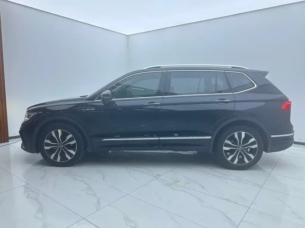 Volkswagen Tiguan L 2022 из CN, фото 3
