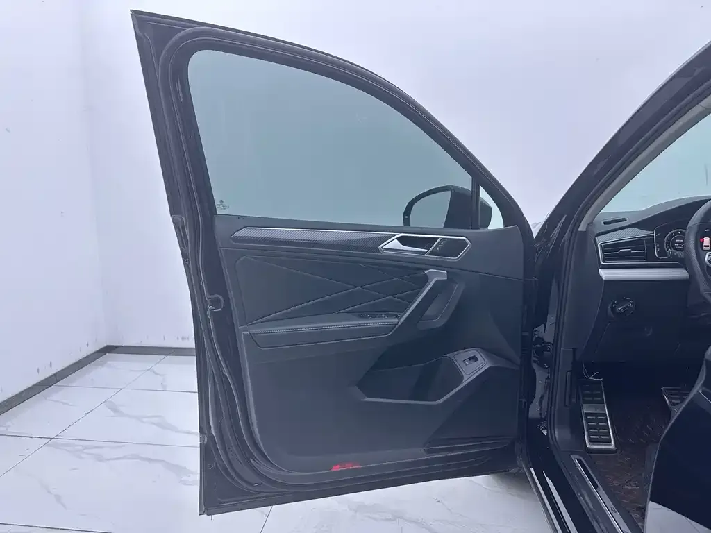 Volkswagen Tiguan L 2022 из CN, фото 8