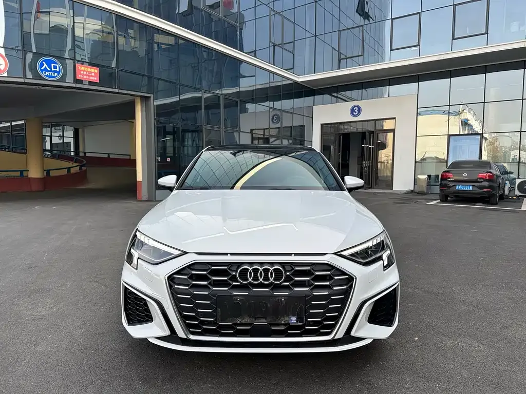Audi A3 2023 из CN, фото 1