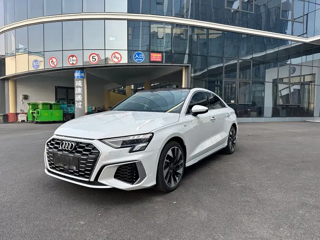 Audi A3 2023 из CN, фото 2