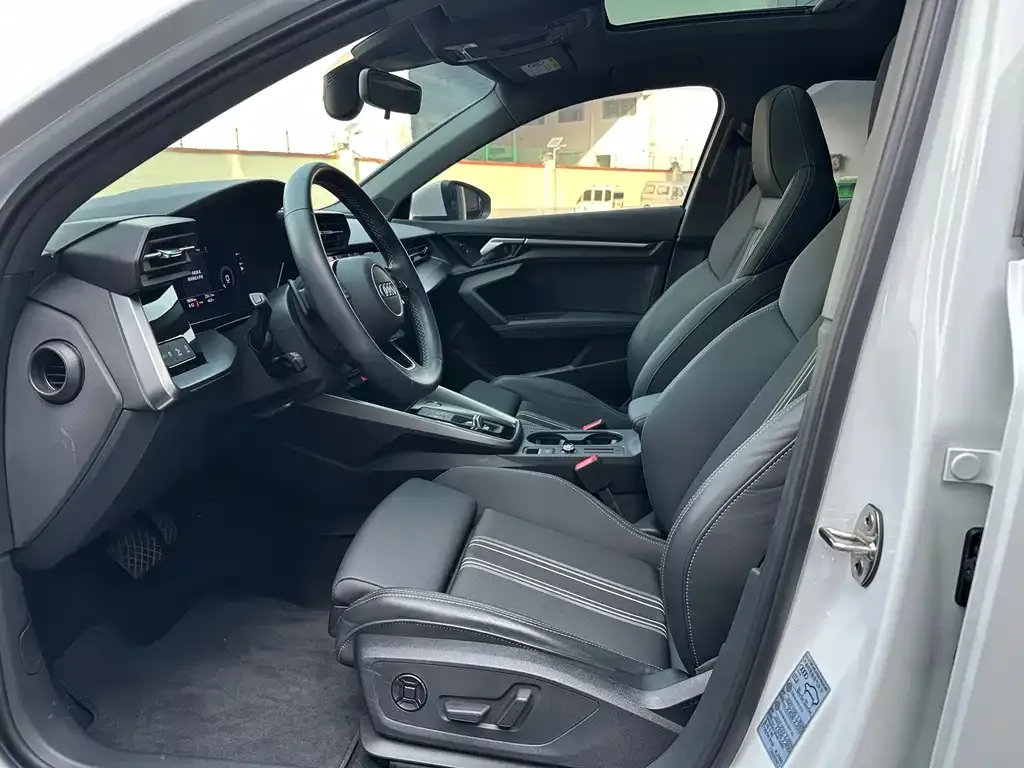 Audi A3 2023 из CN, фото 3