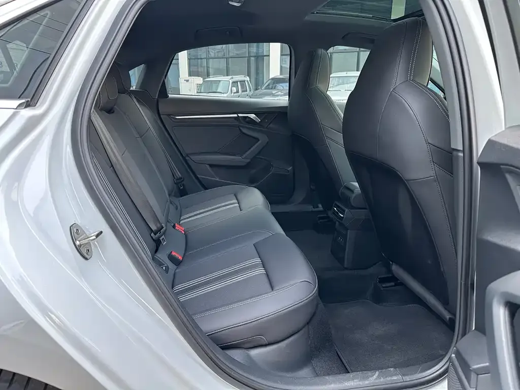 Audi A3 2023 из CN, фото 8