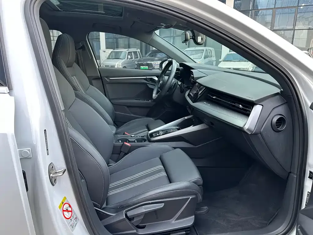 Audi A3 2023 из CN, фото 9