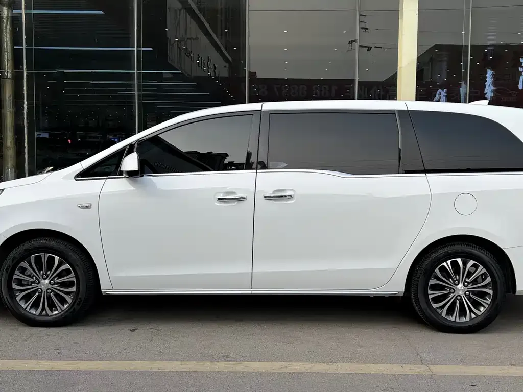 Buick GL8 2023 из CN, фото 3