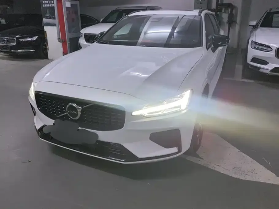 Volvo V60 2025 из CN, фото 1