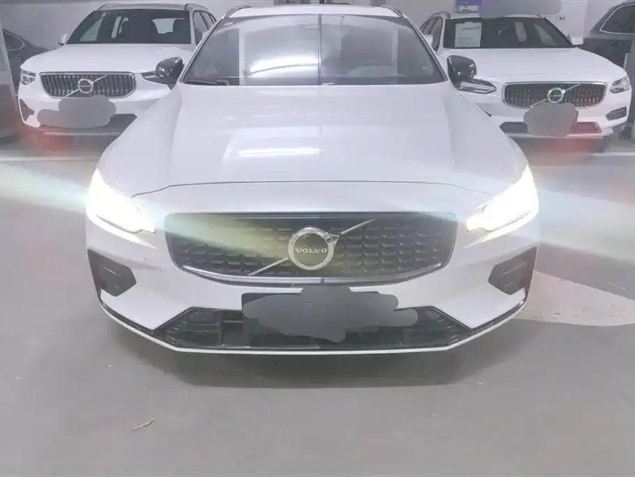 Volvo V60 2025 из CN, фото 2