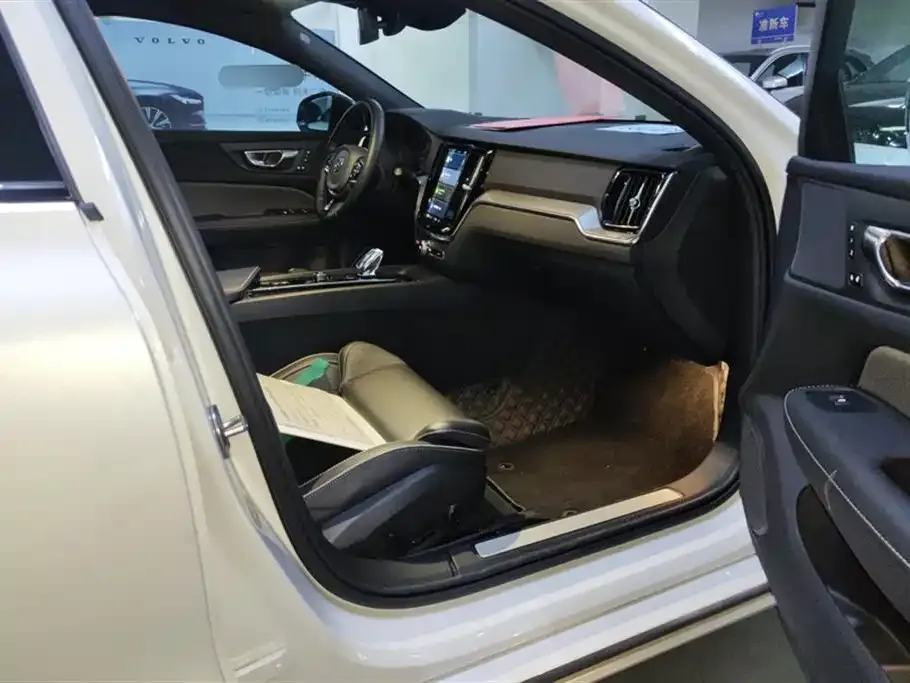 Volvo V60 2025 из CN, фото 8