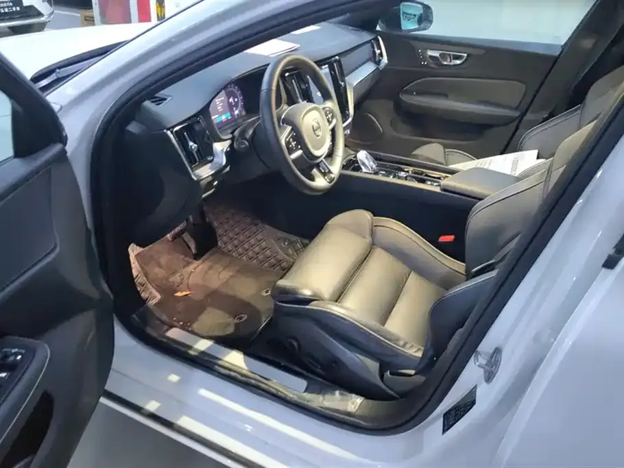 Volvo V60 2025 из CN, фото 9