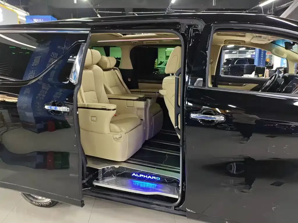 Toyota Alphard 2023 из CN, фото 10