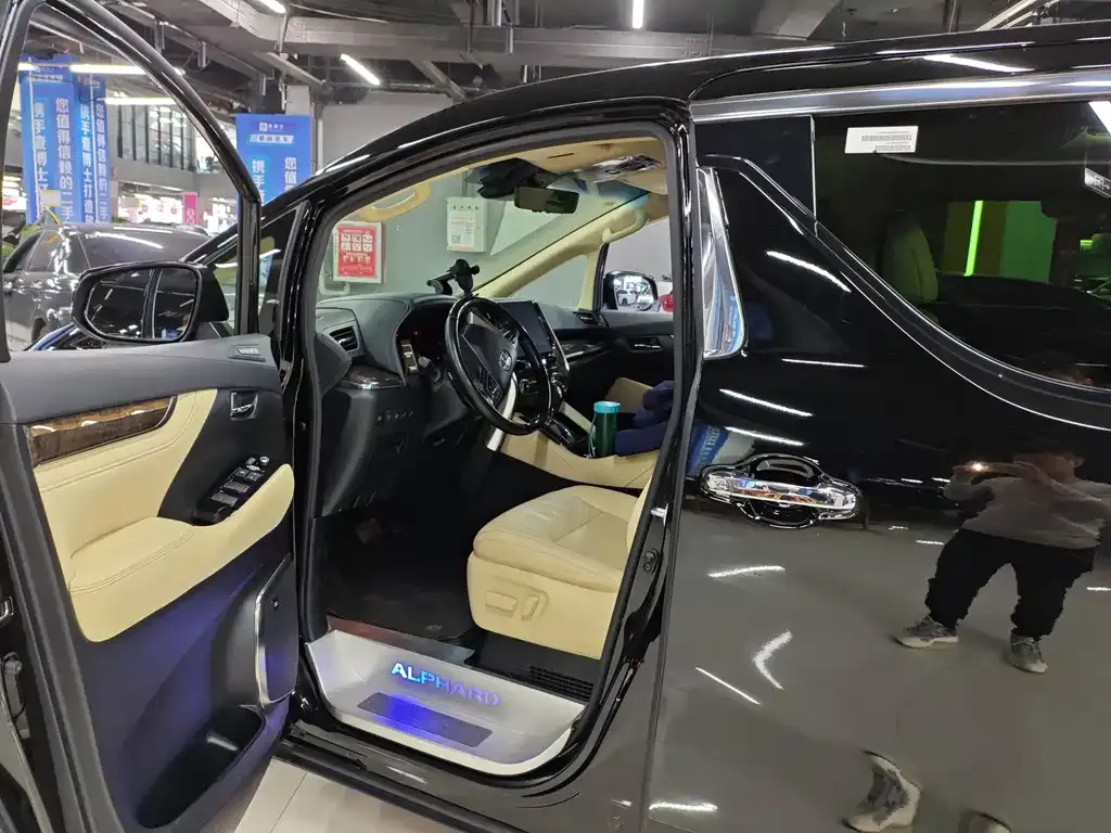 Toyota Alphard 2023 из CN, фото 7
