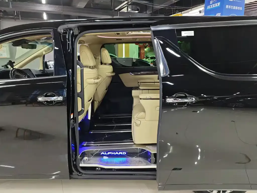 Toyota Alphard 2023 из CN, фото 8