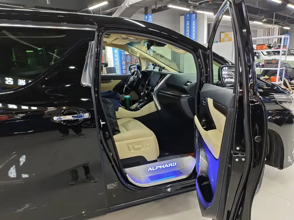 Toyota Alphard 2023 из CN, фото 9