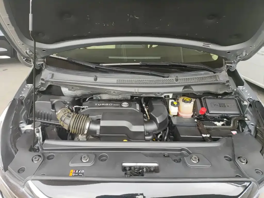 Buick GL8 2023 из CN, фото 2
