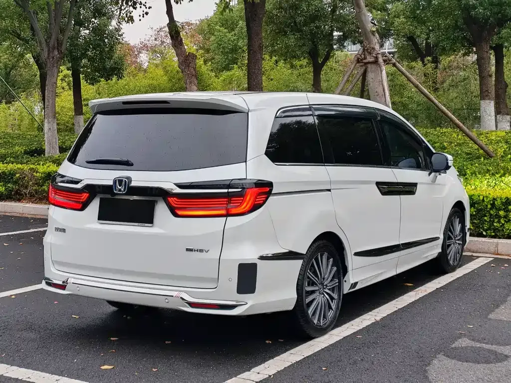 Honda Elysion 2023 из CN, фото 3