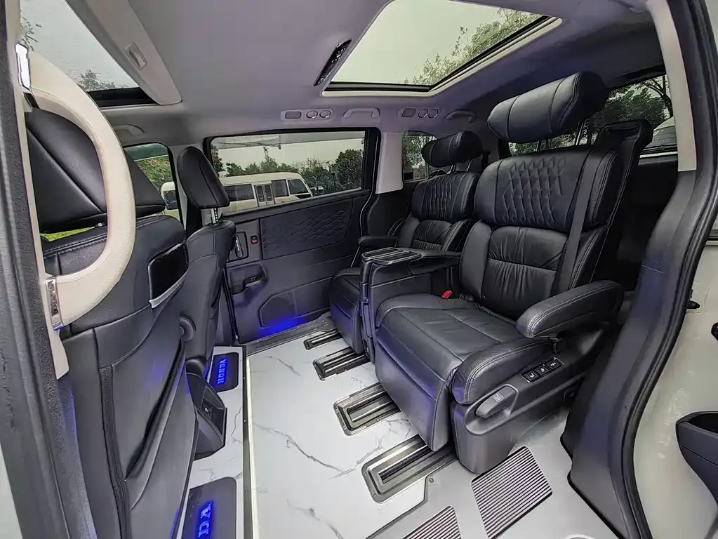 Honda Elysion 2023 из CN, фото 7