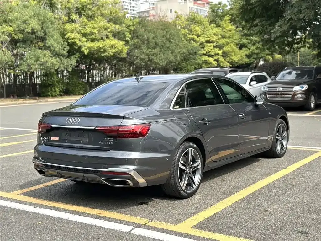 Audi A4L 2021 из CN, фото 4
