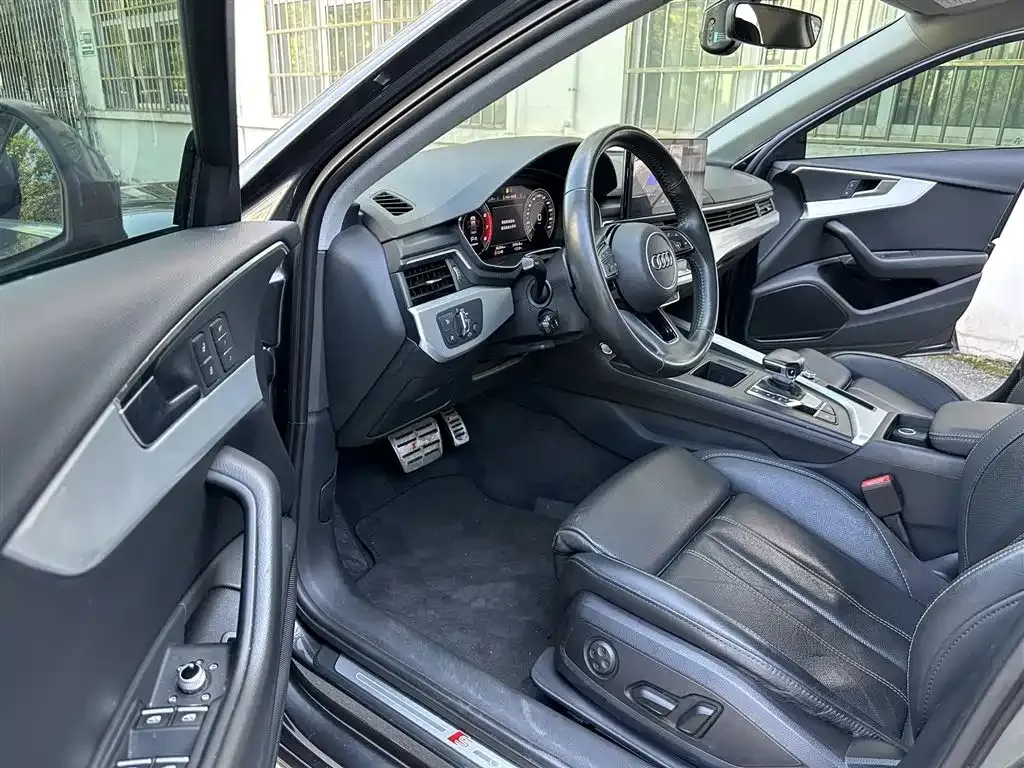 Audi A4L 2021 из CN, фото 8