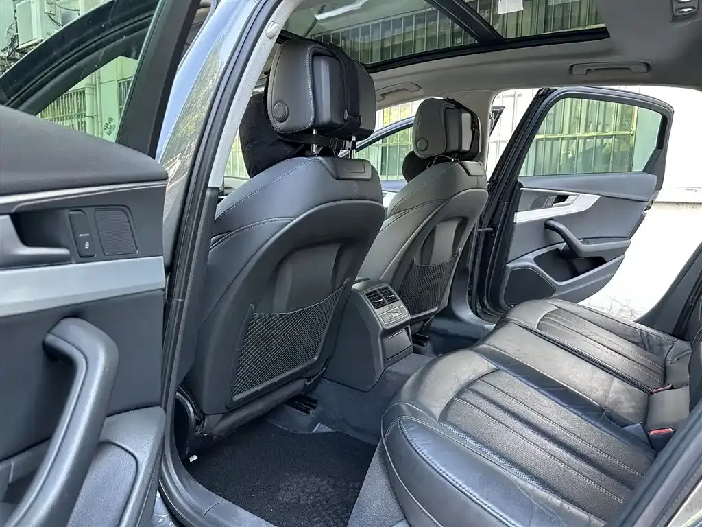 Audi A4L 2021 из CN, фото 9