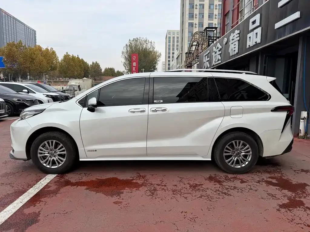 Toyota Sienna 2022 из CN, фото 3