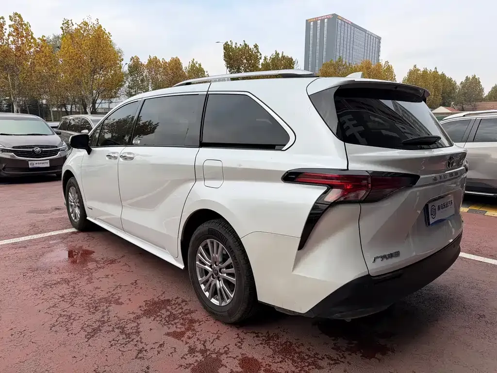 Toyota Sienna 2022 из CN, фото 4
