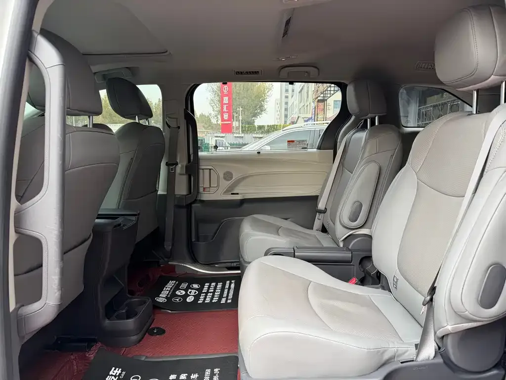 Toyota Sienna 2022 из CN, фото 8