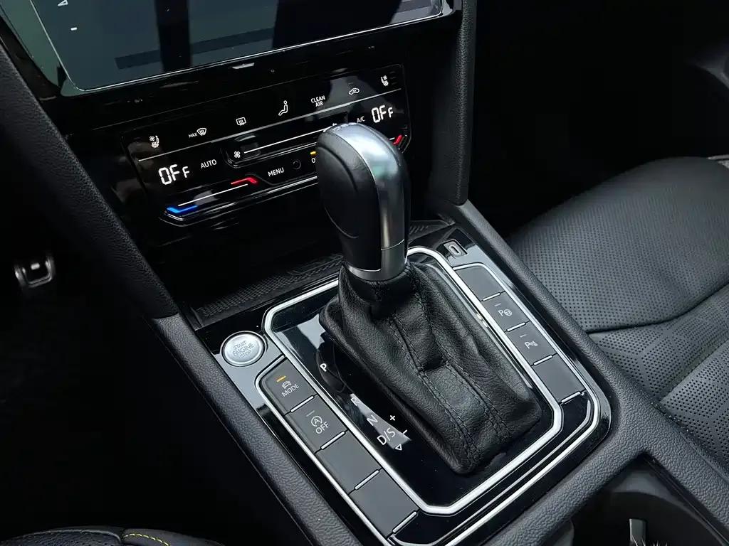 Volkswagen CC 2023 из CN, фото 10