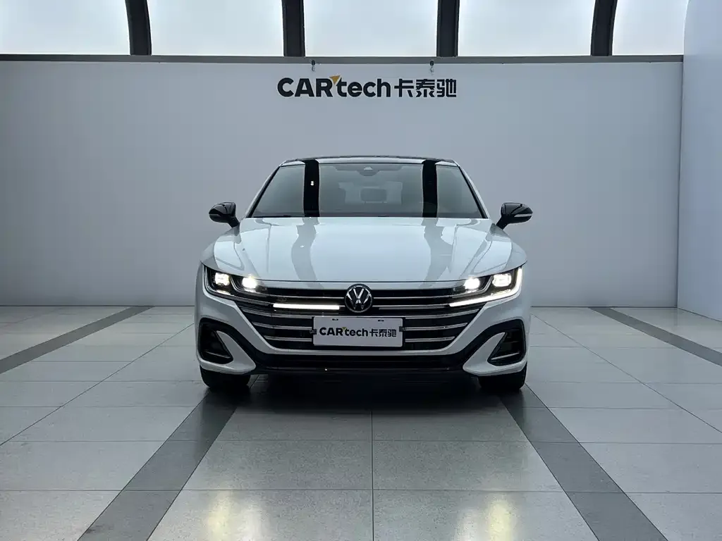 Volkswagen CC 2023 из CN, фото 2