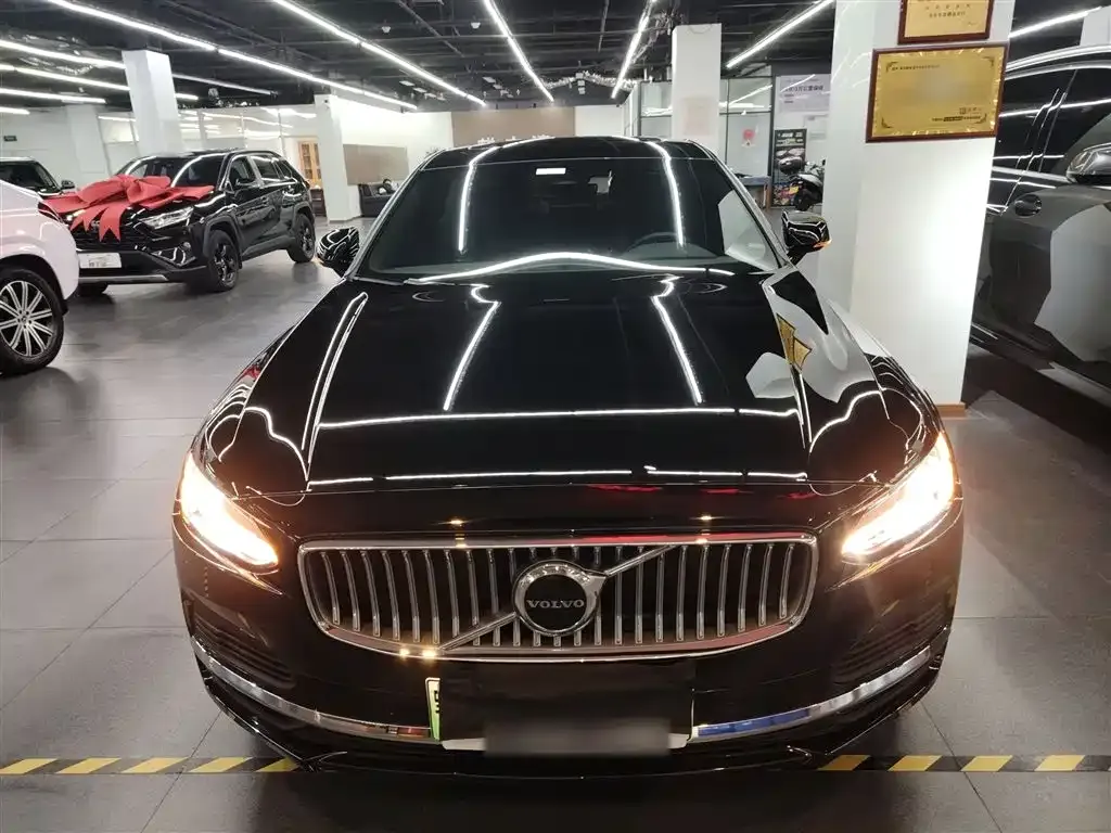 Volvo S90 PHEV 2024 из CN, фото 3