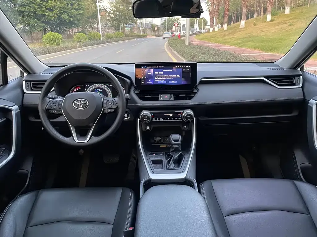 Toyota RAV4 2023 из CN, фото 7
