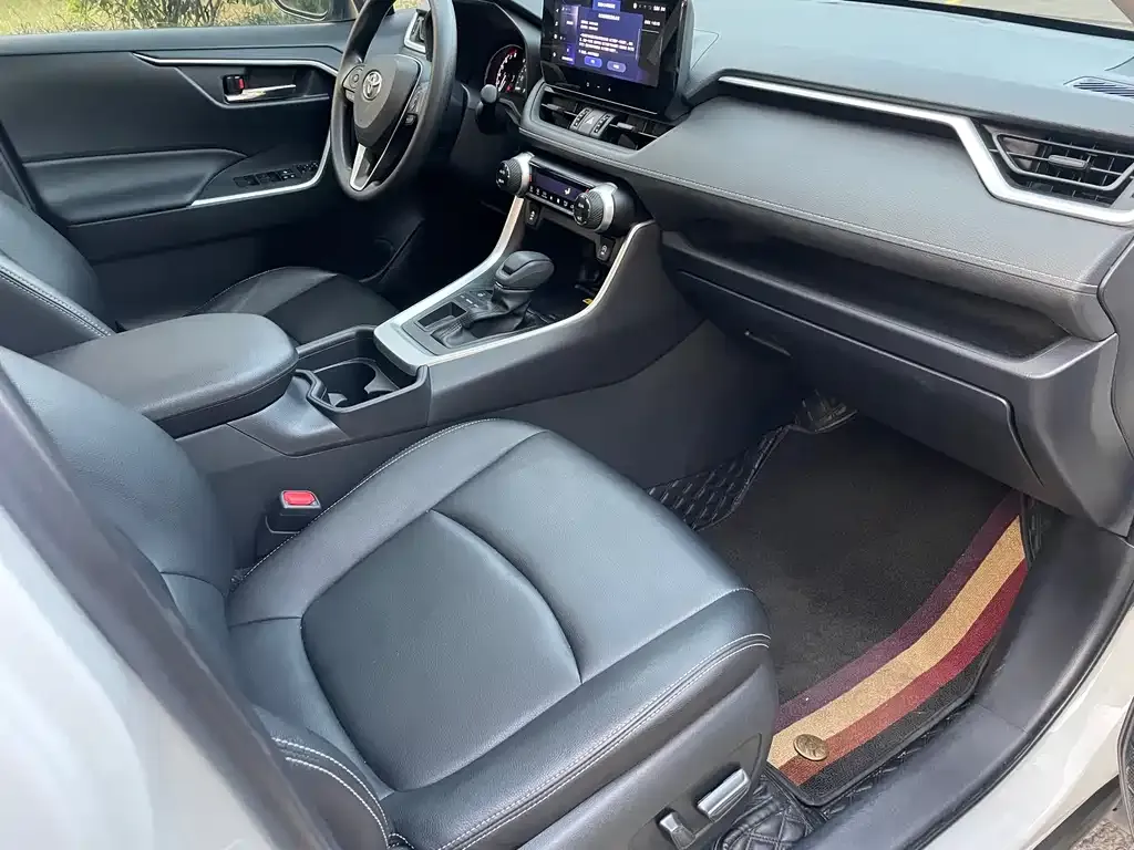 Toyota RAV4 2023 из CN, фото 9