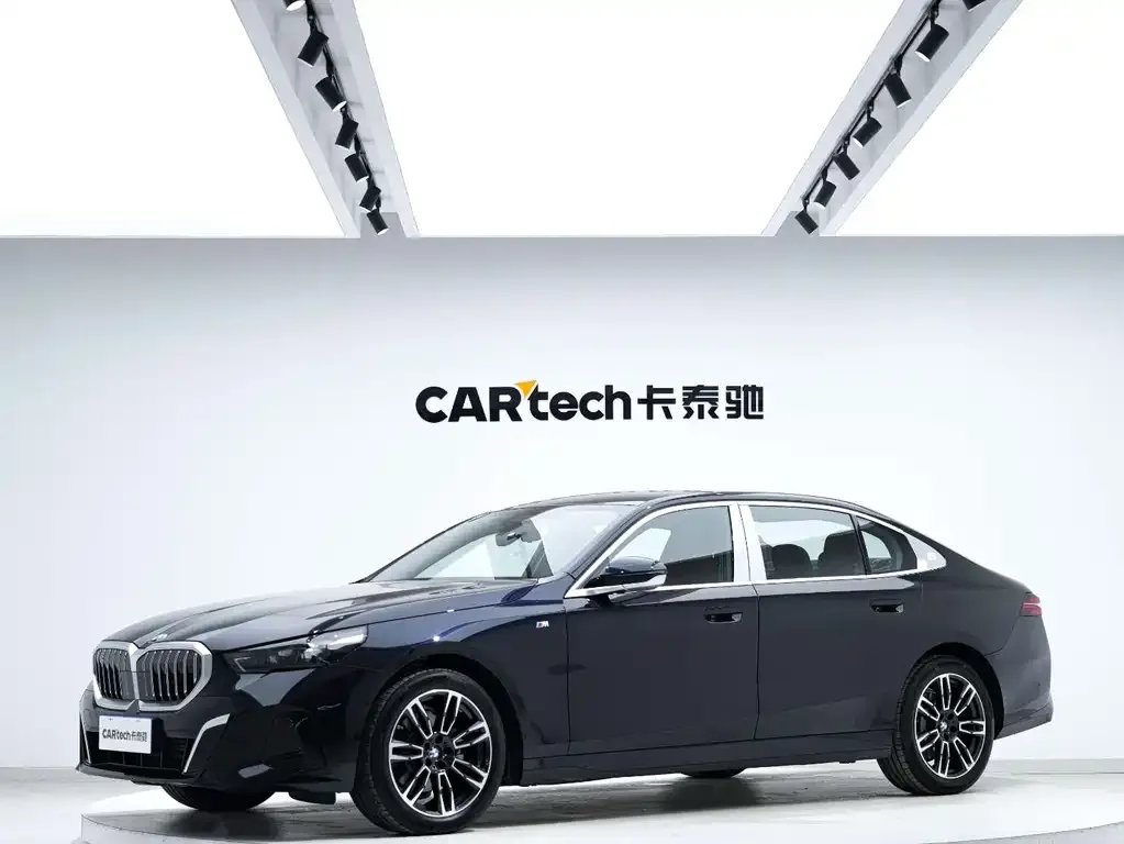 BMW 5 Series 2025 из CN, фото 1