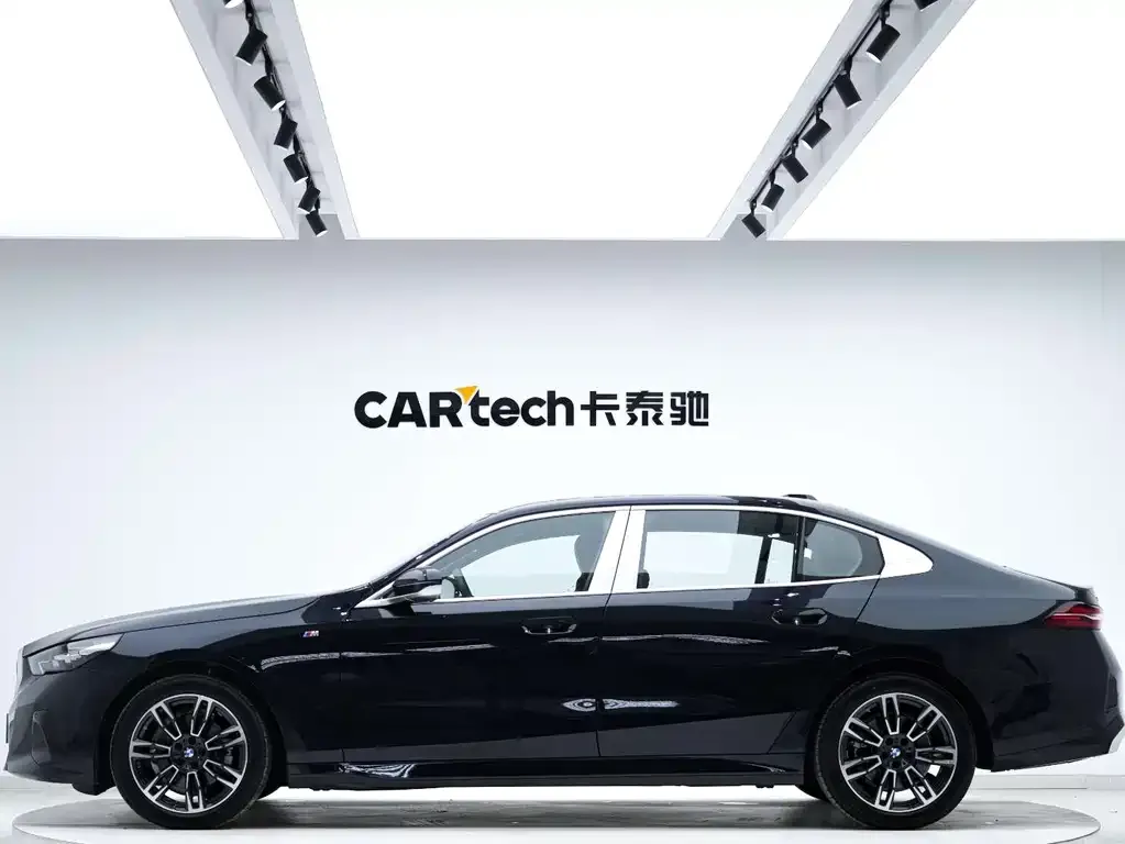 BMW 5 Series 2025 из CN, фото 2
