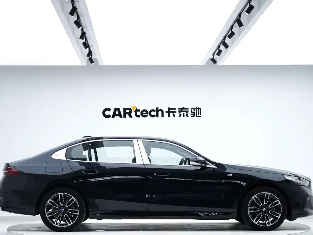 BMW 5 Series 2025 из CN, фото 4