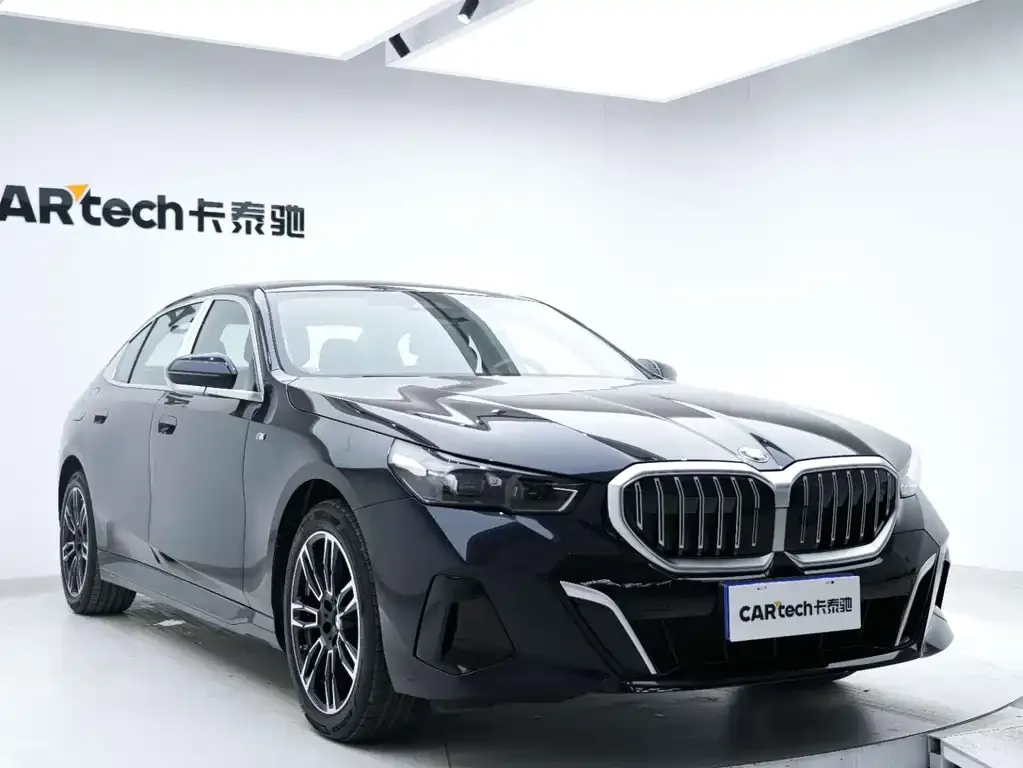 BMW 5 Series 2025 из CN, фото 7