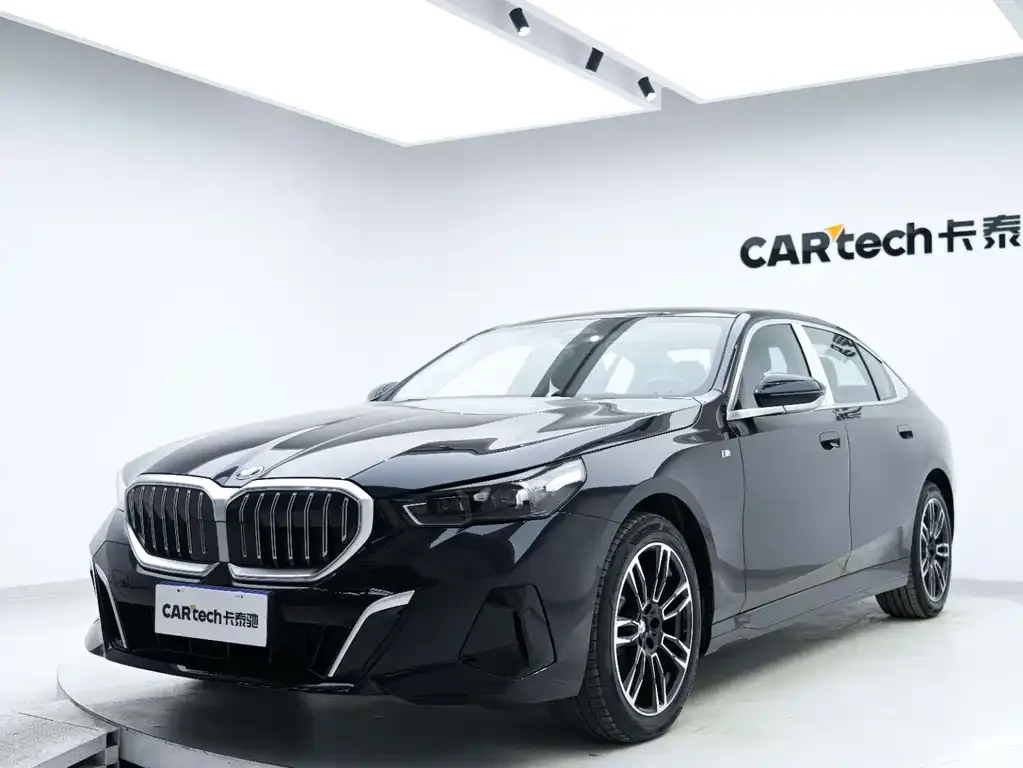 BMW 5 Series 2025 из CN, фото 9